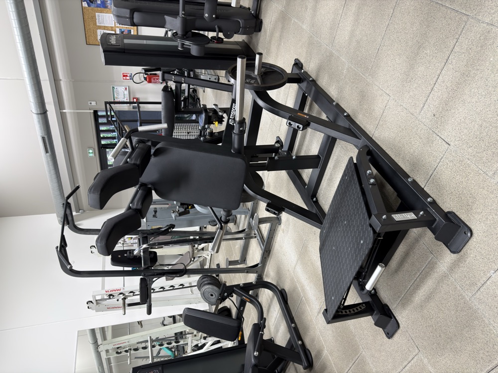 Machine de squat à disques Atletisport au COSEC de Saint-Mihiel