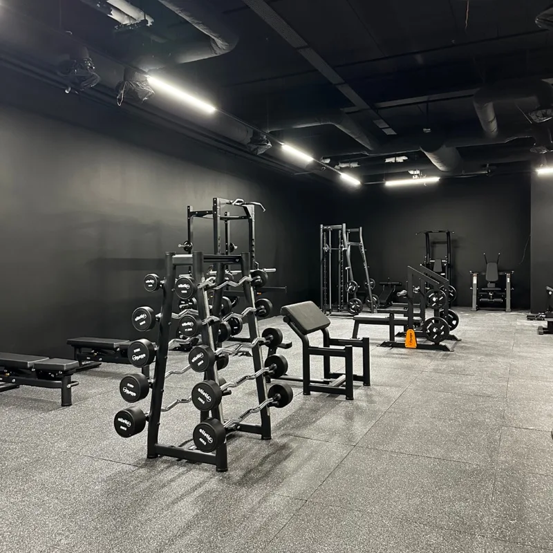 Plateau de musculation installé par Atletisport chez Grand Var Fit à Toulon